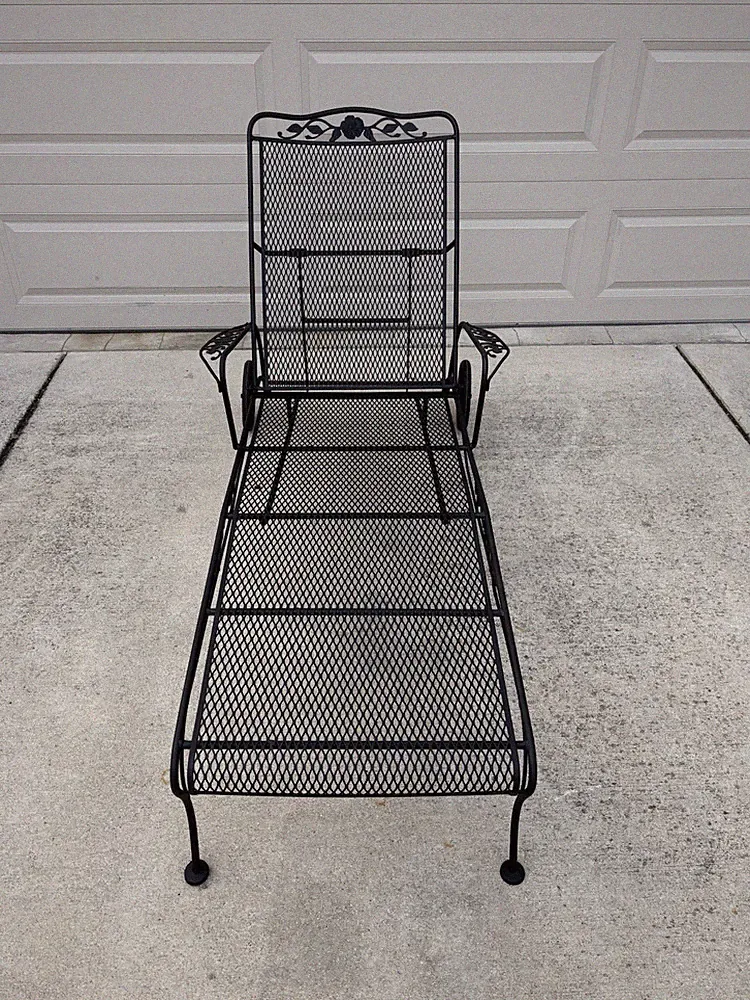 Vintage Woodard Style Chaise Lounge Chair